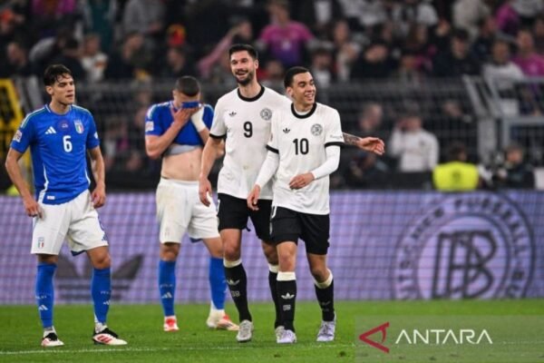 Here are some alternative titles for "Nagelsmann: Ini permainan Jerman terbaik selama saya melatih":

1. "Nagelsmann: Ini Adalah Pertandingan Terbaik Jerman di Bawah Latihan Saya"
2. "Nagelsmann: Pertunjukan Terbaik Jerman Sejak Saya Menjadi Pelatih"
3. "Nagelsmann: Ini Permainan Terunggul Jerman Dalam Karir Melatih Saya"
4. "Nagelsmann: Penampilan Terbaik Jerman Selama Masa Pelatihan Saya"
5. "Nagelsmann: Pertandingan Paling Mengesankan Jerman Sejak Saya Memimpin"
6. "Nagelsmann: Jerman Tampil Gemilang dalam Pertandingan Ini"
7. "Nagelsmann: Sorotan Terbaik Jerman di Era Kepelatihan Saya"
8. "Nagelsmann: Momen Terbaik Jerman Selama Saya Menjadi Pelatih" 

Feel free to choose any of these or modify them as needed!