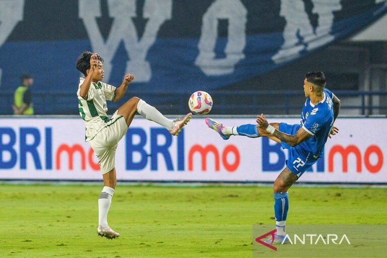Persib Berjaya di Puncak Klasemen Usai Menang 3-0 atas PSS Sleman