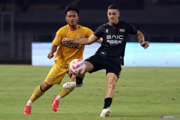 Mental Battle: Alexis Messidoro Siap Hadapi Persis Solo Mental Battle: Alexis Messidoro Siap Hadapi Persis Solo