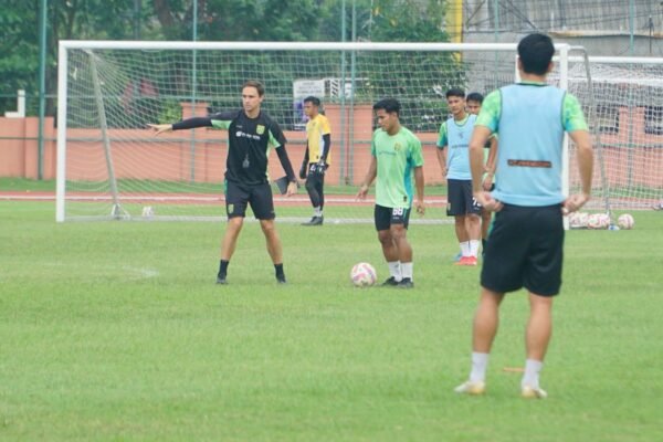 Munster Siapkan Pengganti Slavko untuk Laga Derbi Melawan Arema FC