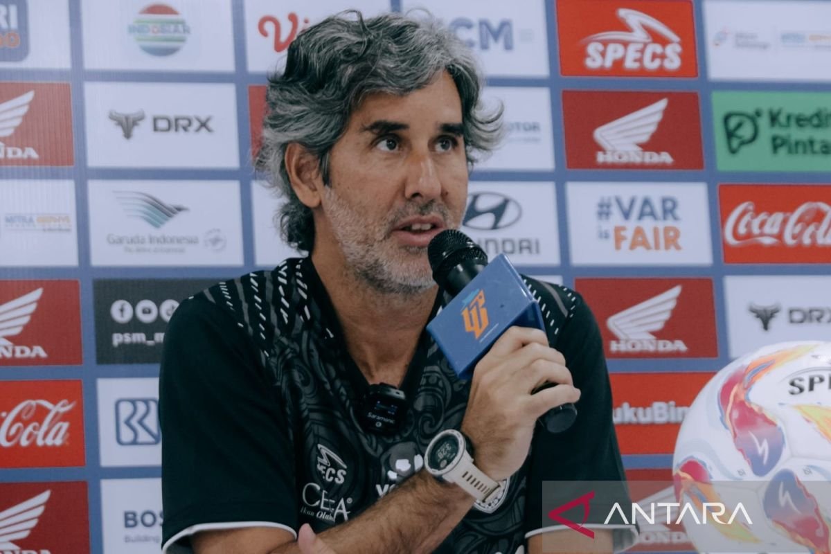 Sure! Here are some alternate titles for "Tinggalkan Bali United, Teco Cugurra tetap berkarier di Indonesia":

1. "Teco Cugurra Pindah dari Bali United, Melanjutkan Perjalanan Karier di Indonesia"
2. "Setelah Bali United, Teco Cugurra Siap Berkarya di Tanah Air"
3. "Teco Cugurra Tinggalkan Bali United, Tetap Berkomitmen di Liga Indonesia"
4. "Move On dari Bali United, Teco Cugurra Melanjutkan Karier di Indonesia"
5. "Setelah Bali United, Teco Cugurra Terus Berjuang di Dunia Sepakbola Indonesia"
6. "Teco Cugurra: Pergi dari Bali United, Berkarier di Indonesia Tetap Jadi Prioritas"
7. "Karier Teco Cugurra: Meninggalkan Bali United untuk Kesempatan Baru di Indonesia"

Feel free to adjust any of these suggestions to better suit your needs!