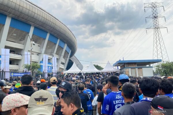 Persib Bandung Cegah Suporter PSS Sleman Masuk Stadion GBLA