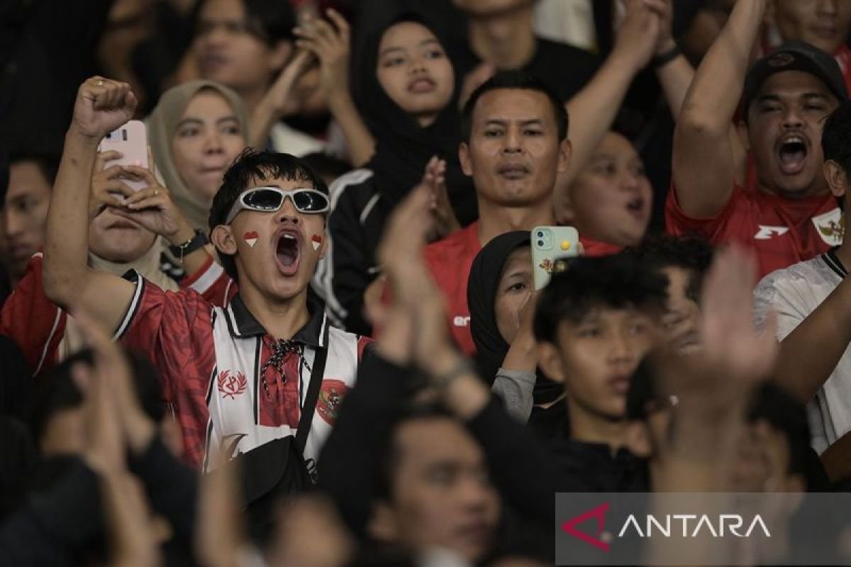 Berikut beberapa alternatif judul untuk "God Bless dan Judika Bakar Semangat Penggemar Indonesia":

1. "God Bless & Judika: Membakar Semangat Cinta Penggemar Indonesia"
2. "Energi Panas: God Bless dan Judika Mengguncang Hati Penggemar Tanah Air"
3. "Semangat Berkobar: God Bless Bersama Judika di Panggung Indonesia"
4. "Persembahan Spektakuler: God Bless dan Judika Satukan Jiwa Penggemar"
5. "Kebangkitan Semangat: Pertunjukan God Bless dan Judika untuk Penggemar Indonesia"
6. "Harmoni Semangat: God Bless dan Judika Menggetarkan Jiwa Penggemar"

Semoga alternatif judul ini bermanfaat!