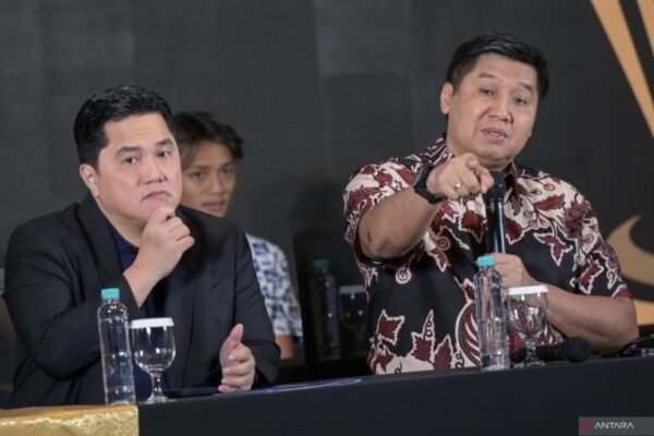 Here are some alternate title suggestions for "Daftar 30 Pemain Liga Indonesia All Star di Piala Presiden 2025":

1. "30 Pemain Terbaik Liga Indonesia untuk Piala Presiden 2025"
2. "Tim All Star Liga Indonesia: 30 Bintang di Piala Presiden 2025"
3. "30 Pemain Liga Indonesia yang Dipilih untuk Piala Presiden 2025"
4. "Piala Presiden 2025: Menyongsong dengan 30 Pemain All Star Liga Indonesia"
5. "Daftar Bintang Liga Indonesia: 30 Pemain All Star di Piala Presiden 2025"
6. "Pemain All Star Liga Indonesia: Siapa yang Terpilih untuk Piala Presiden 2025?"
7. "Memperkenalkan 30 Pemain All Star Liga Indonesia dalam Piala Presiden 2025"
8. "Piala Presiden 2025: Daftar 30 Pemain Liga Indonesia All Star"
9. "30 Bintang Liga Indonesia Siap Bertanding di Piala Presiden 2025"
10. "Dari Liga Indonesia ke Piala Presiden 2025: Daftar Pemain All Star"

Feel free to choose any of these titles or mix and match phrases to create something that fits your needs!