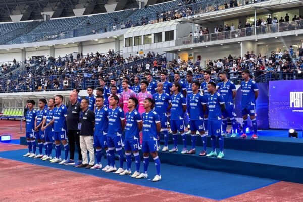 Berikut adalah beberapa alternatif judul untuk "Pemain Persib Bandung dalam kondisi siap arungi kompetisi":

1. "Pemain Persib Bandung Siap Menghadapi Tantangan Kompetisi"
2. "Persib Bandung: Tim Siap Bertanding di Musim Baru"
3. "Persib Bandung: Para Pemain Dalam Kondisi Prima untuk Musim Kompetisi"
4. "Persib Bandung Siap Melahap Kompetisi dengan Para Pemain Andal"
5. "Kesiapan Pemain Persib Bandung Menyambut Kejuaraan"
6. "Persib Bandung Tunjukkan Kesiapan Penuh Menuju Kompetisi"
7. "Pemain Persib Bandung Bersiap Beraksi di Ajang Kompetisi"
8. "Kondisi Terbaik Pemain Persib Bandung Menjelang Musim Pertandingan"

Silakan pilih atau sesuaikan sesuai kebutuhan!