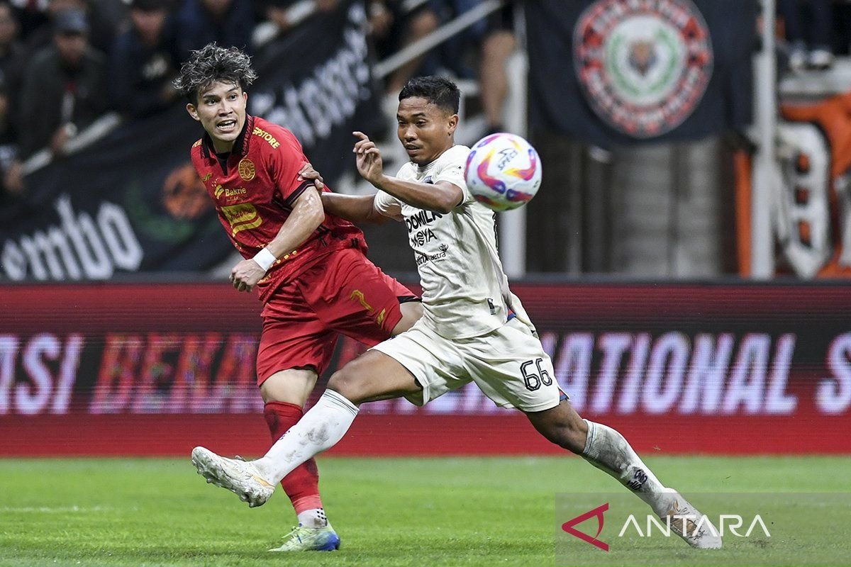 Berikut adalah beberapa alternatif judul untuk "Mario Jardel tegaskan Persita bidik kemenangan pada laga selanjutnya":

1. "Mario Jardel: Persita Optimis Raih Kemenangan di Pertandingan Berikutnya"
2. "Persita Targetkan Kemenangan, Mario Jardel Tak Kenal Menyerah"
3. "Mario Jardel: Fokus pada Kemenangan di Pertandingan Selanjutnya bagi Persita"
4. "Persita Siap Tempur, Mario Jardel Tegaskan Target Kemenangan"
5. "Mario Jardel: Kemenangan Jadi Prioritas Utama Persita di Laga Mendatang"

Silakan pilih salah satu atau kombinasi dari beberapa alternatif di atas!