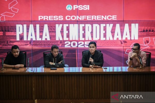 Here are some alternate title suggestions for "Daftar Resmi Empat Negara Peserta Piala Kemerdekaan 2025":

1. "Empat Negara yang Berpartisipasi dalam Piala Kemerdekaan 2025"
2. "Peserta Resmi Piala Kemerdekaan 2025: Empat Negara Terpilih"
3. "Daftar Resmi Negara Peserta Piala Kemerdekaan 2025"
4. "Piala Kemerdekaan 2025: Daftar Empat Negara Peserta"
5. "Negara-Negara yang Ikut Serta dalam Piala Kemerdekaan 2025"
6. "Empat Kontestan Resmi Piala Kemerdekaan 2025"
7. "Sorotan: Empat Negara Peserta Piala Kemerdekaan 2025"
8. "Piala Kemerdekaan 2025: Empat Negara yang Berkompetisi"
9. "Empat Negara Resmi yang Mengikuti Piala Kemerdekaan 2025"
10. "Informasi Empat Negara Peserta Piala Kemerdekaan 2025"

Feel free to choose any of these or mix elements to create a title that fits your needs!